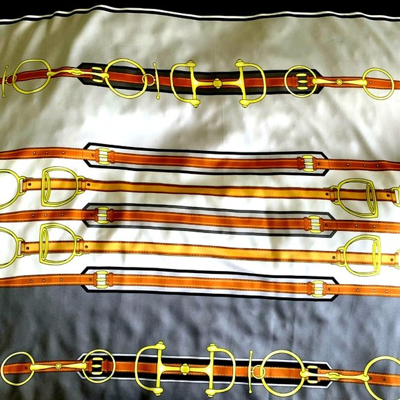 Square 100% polyester scarf Made in Italy - Picture 9 of 12